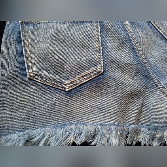 POL Distressed Denim Metal Fringe Shorts. NWOT Sz M - Picture 3 of 11